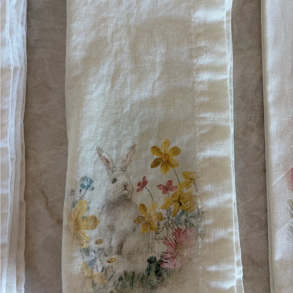 Pottery Barn “Hilltop Garden” Napkins, Set of 4, Like New